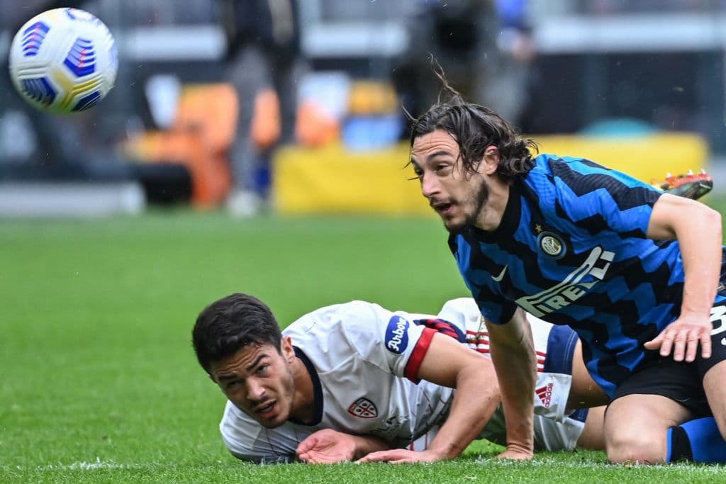 El Inter se lleva la victoria ante Cagliari por la mínima y ya suma 11 victorias al hilo y 14 partidos sin ver la derrota en la Serie A, colocándolo como superlíder y acercándose cada vez más al Scudetto. El gol fue por parte de Matteo Darmian al minuto 77 del encuentro.