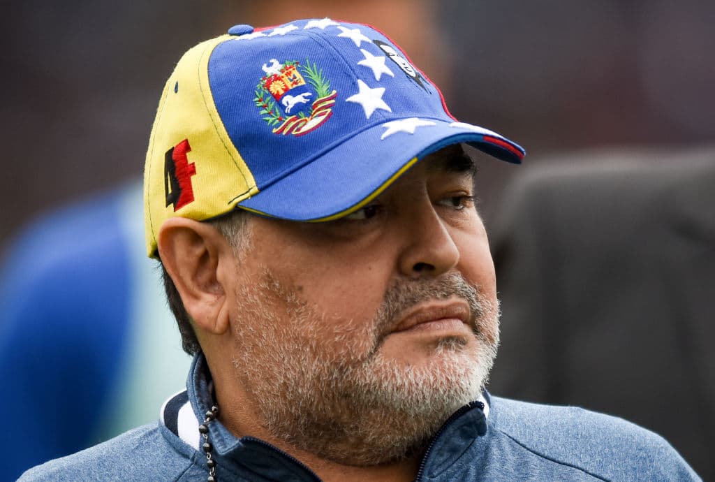 Otra vista de la gorra bolivariana de Diego Armando Maradona.