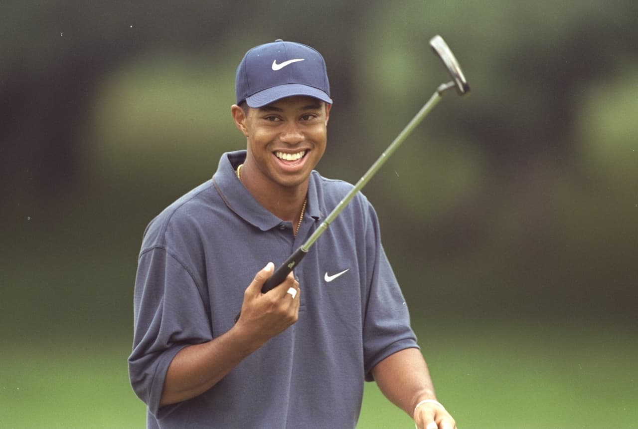 La historia de Tiger como profesional comenzó en 1996, cuando ya a sus 20 años había ganado tres veces el US Open de amateur y su presencia le daba un aire nuevo y fresco al golf.