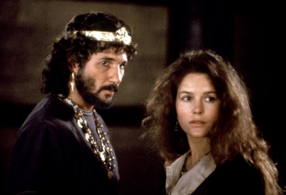 Ella quedó embarazada y, cuando el rey se enteró, puso a su esposo al frente del ejercito que se encontraba en batalla, donde murió. Pasando el luto por su esposo, Betsabé se casó con David, pero ambos fueron castigados con la muerte del bebé a los siete días de haber nacido. En 1985 se hizo una película protagonizada por Richard Gere, que se llamó 'King David'.