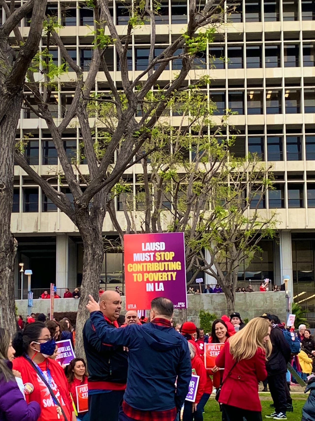 Durante esos días de huelga, la ciudad activó un plan de contingencia que incluye centros recreativos, programas especiales, museos y hasta parques en la ciudad.
<br>
