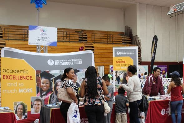 Miles se dieron cita en la séptima edición de la Feria de Educación que se festejó en Cal State Dominguez Hills. Te compartimos fotos de la concurrida celebración escolar.