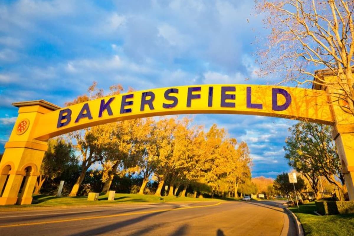En el gran listado, el último lugar es Bakersfield, California, ubicada en el condado de Kern. Según la encuesta de Zumper, en la ciudad no hay oportunidades para encontrar pareja, ya que no existen suficientes lugares románticos.