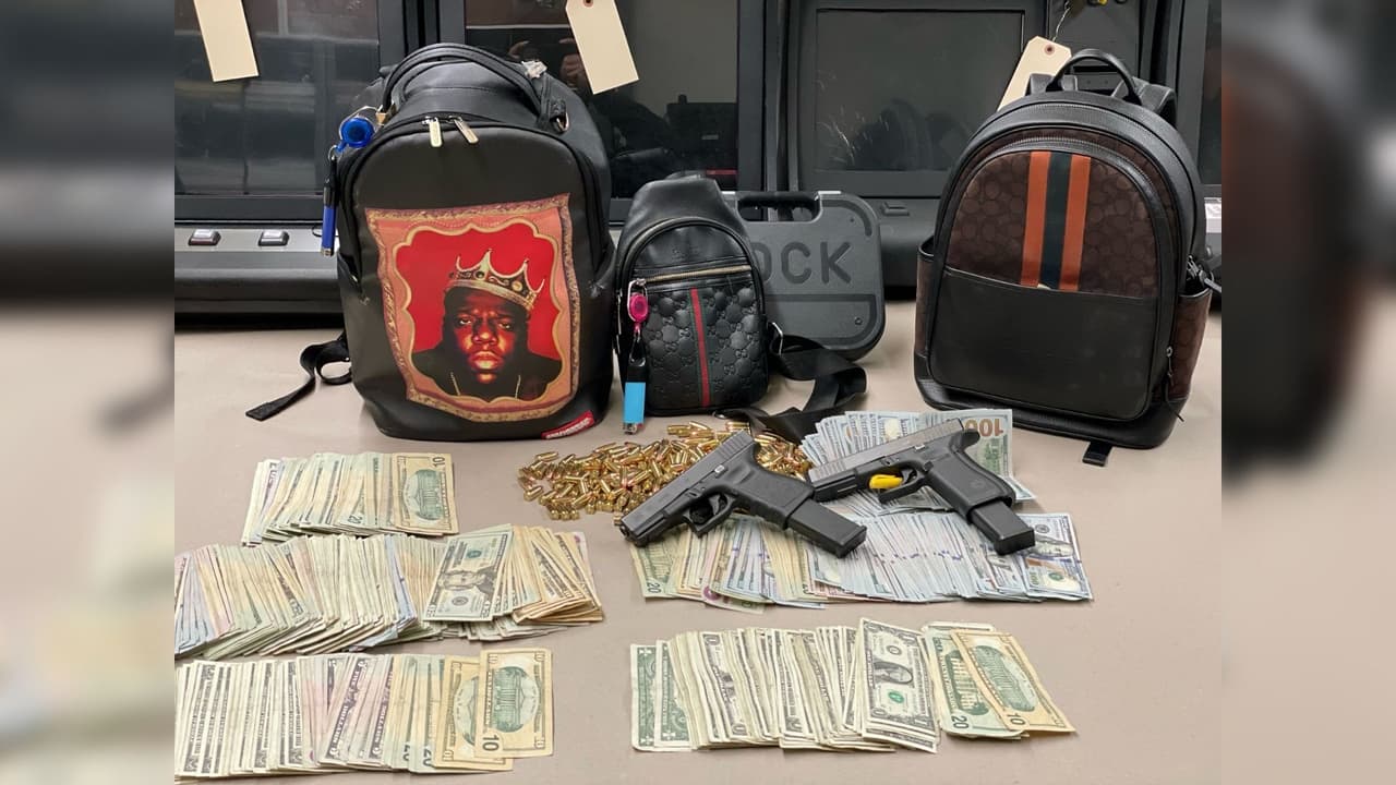 El Equipo de Cumplimiento de Crímenes Violentos de SJPD detuvo un automóvil en donde había un casquillo. Tras revisarlo a fondo, hallaron dos pistolas cargadas, narcóticos y una gran suma de dinero en efectivo, reportó 
<a href="https://twitter.com/SJPD_AC_Joseph">Paul Joseph</a>, subjefe de la Policía de San José, el 25 de enero.
<br>