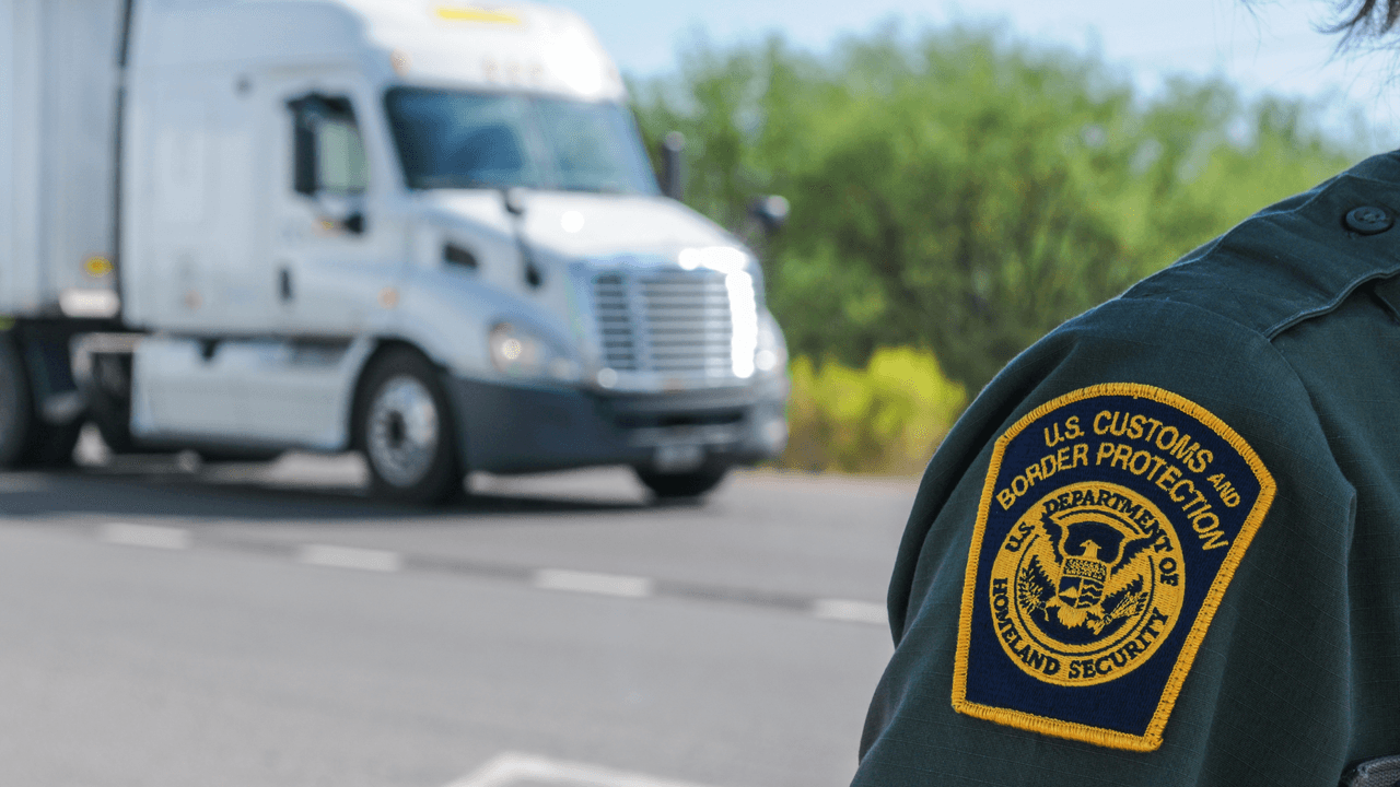 <h2 class="cms-H2-H2"><b>El gobierno de Estados Unidos recuerda que una visa no es garantía para poder entrar al país</b></h2>
<br>Aunque una persona tenga una visa, el Departamento de Estado es claro e informa que oficiales de DHS o CBP tienen la autoridad para permitir o negar la entrada a una persona al país.