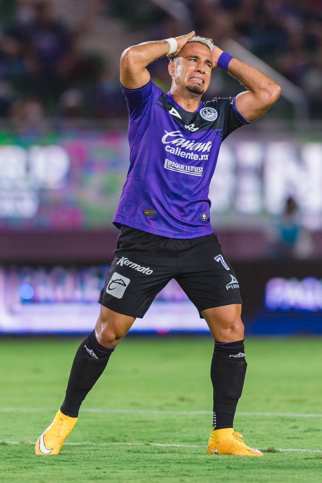 Camilo Sanvezzo se quedó muy cerca del 1-0 al minuto 17, cuando prendió de volea un tremendo centro al área, pero su remate salió demasiado cruzado.