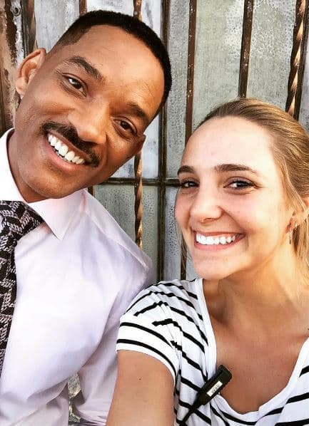 Gala radica en Los Angeles y trabaja como asistente de producción en Fox y ABC, en donde ha colaborado con artistas de talla internacional como Will Smith.