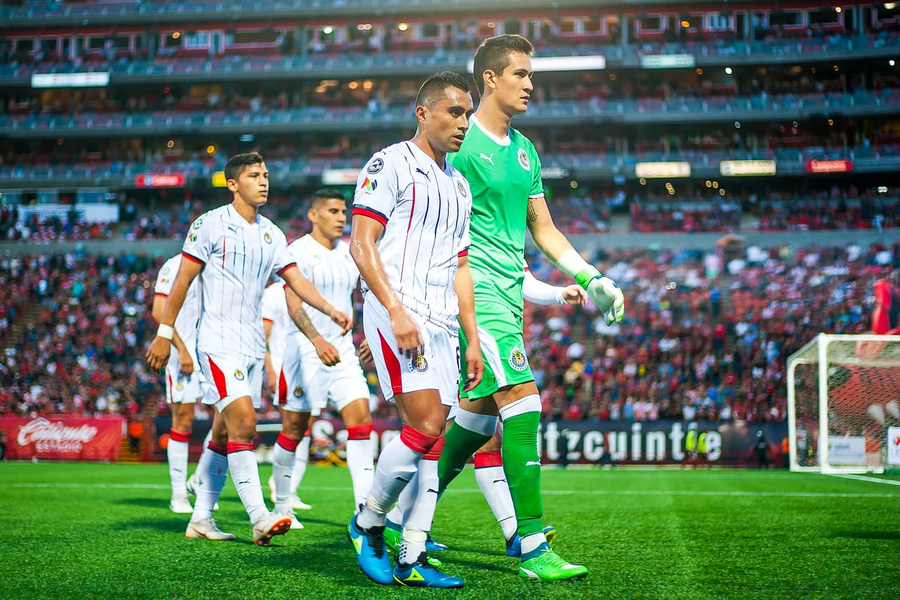 Apenas va comenzando el nuevo torneo de la Liga MX y en Chivas ya se prendieron las señales de alerta por el pésimo andar del equipo desde que conquistó el balompié nacional hace apenas poco más de un año.