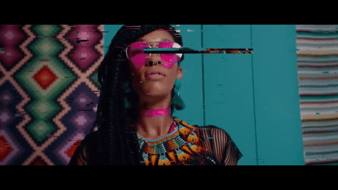 Otros momentos fabulosos del videoclip de 'Mi Gente' son los pasos de baile. Desde el inicio queremos mover la cabeza al ritmo de la pegajosa música.