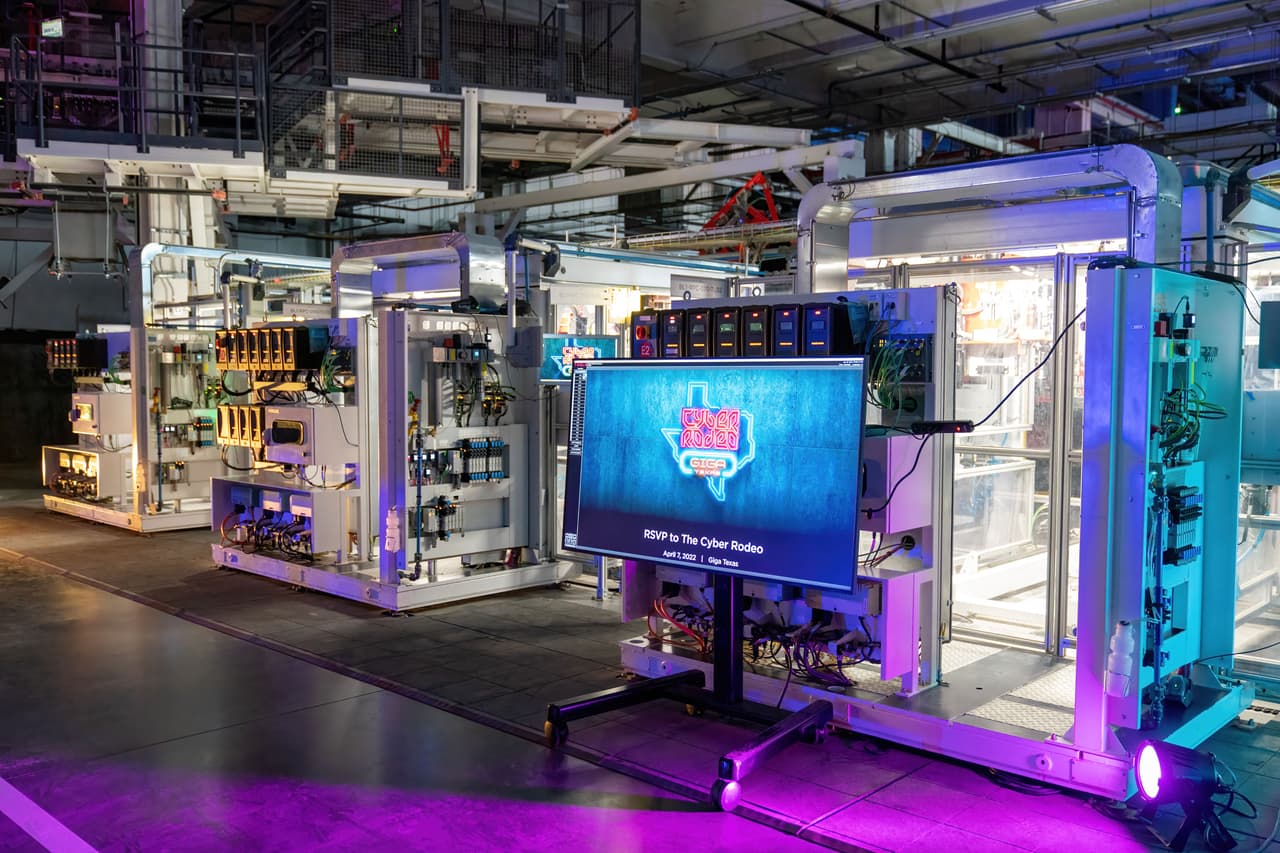 Musk también dijo que Tesla ya comenzó a entregar a los clientes los primeros vehículos de su compañía fabricados en Texas.