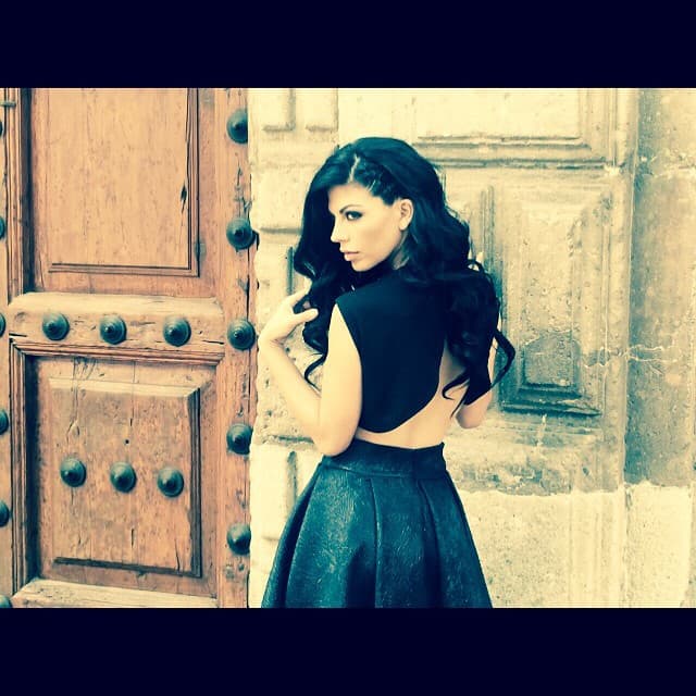 La actriz participó en el videoclip del fallecido 'Poeta del pueblo', 
<b><a href="http://www.univision.com/temas/joan-sebastian">Joan Sebastian</a></b>, en la canción de 'La derrota'.