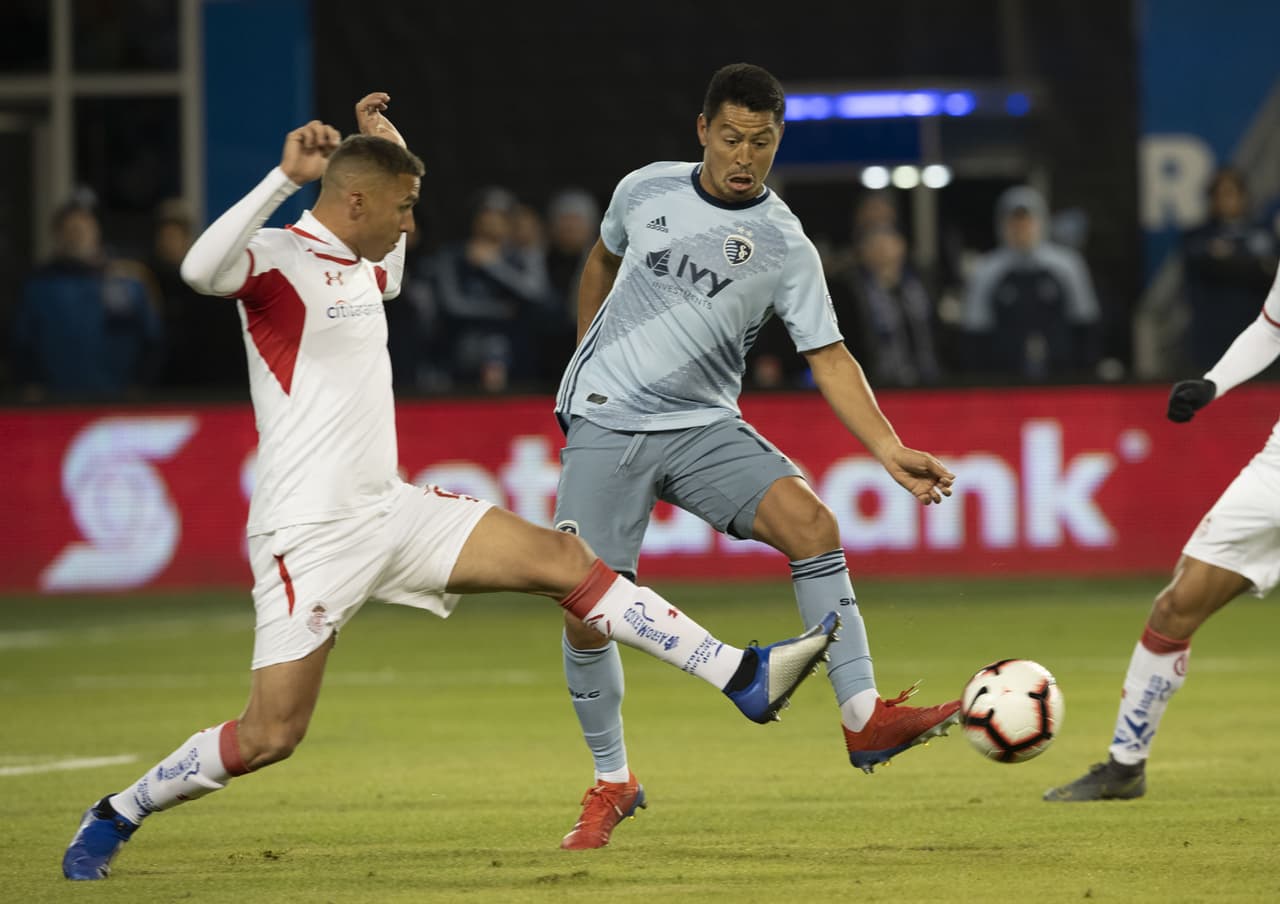 El equipo choricero fue el que empezó a adueñarse del balón y con una buena actitud, presionando la salida e incomodando al Sporting. Pero ese empuje, esa inercia, se fue perdiendo. Y fue muy drástico.
