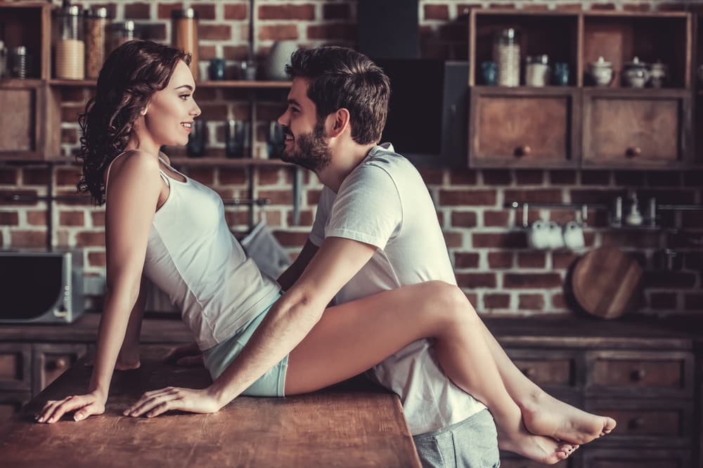 <h3 class="cms-H3-H3">Acuario en el mes de Aries</h3>
<br>Tendrás aspectos muy favorables dentro de ti. Se aviva toda la llama pasional que hay dentro ti. Te sentirás muy alegre y muy feliz, no te cuestiones esa felicidad pues cuando llega simplemente se vive, se disfruta.
<br>