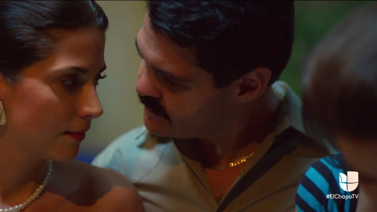 She knows ‘
<b><a href="http://www.univision.com/series/el-chapo/marco-de-la-o-is-joaquin-el-chapo-guzman-in-el-chapo" target="_blank">El Chapo</a></b>’ has other women, but she decides to get along with the mand Joaquín.