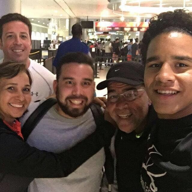 Luis Rodríguez (derecha) llegó a EEUU con sólo 14 años.