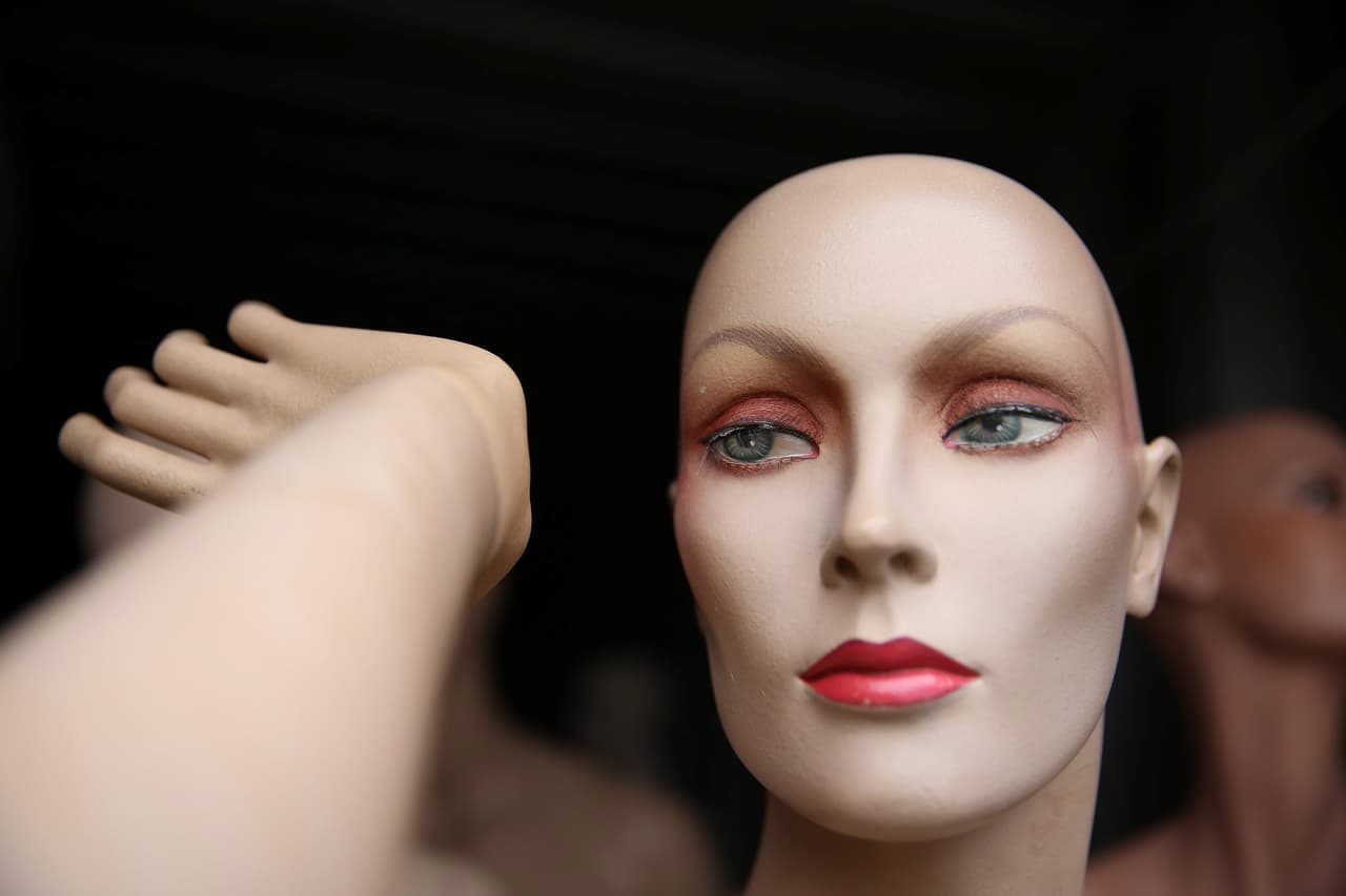 ¡Son más de 20 mil modelos de maniquís los que ahí guarda!