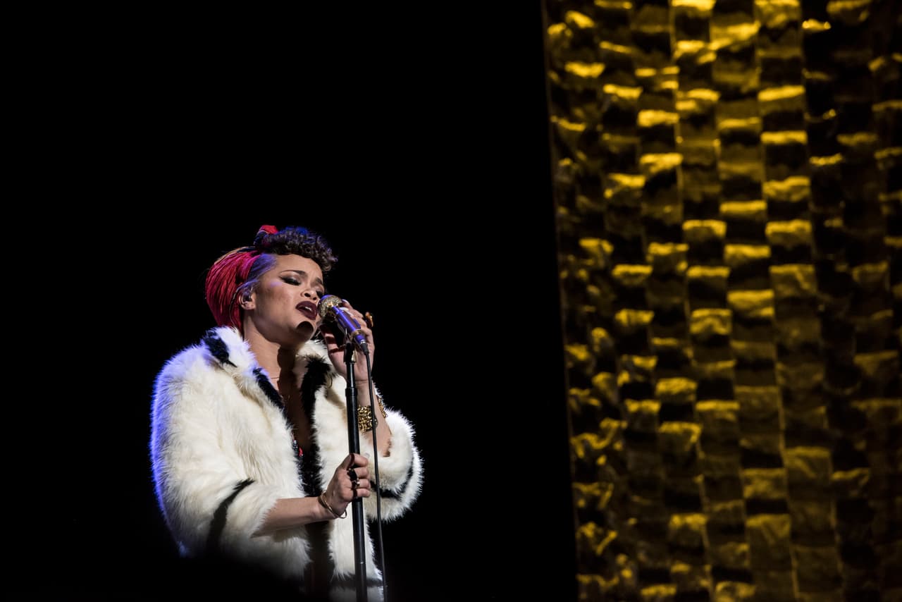 Rihanna también cantó a favor de Hillary