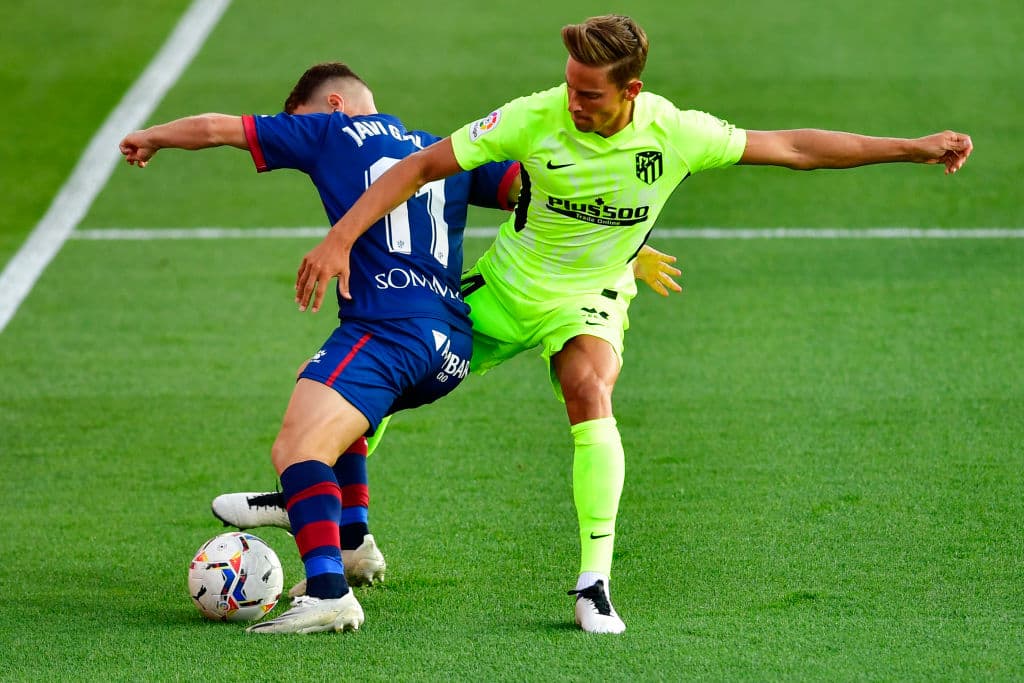 Héctor Herrera inició el partido en la banca.