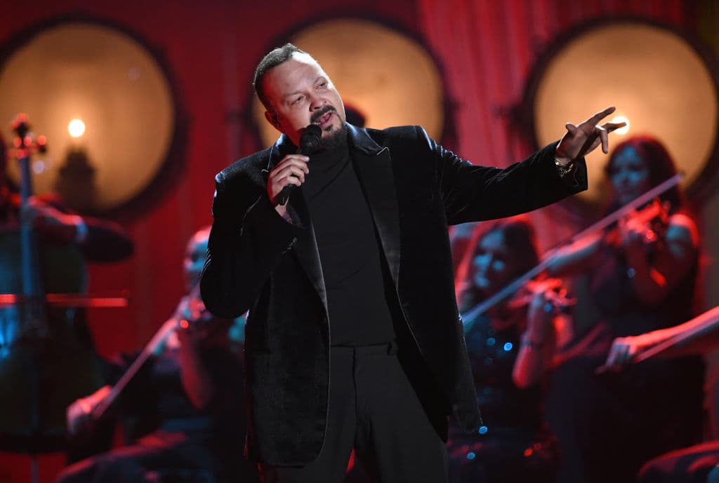 "Por el momento
<b>no estoy pensando que haya mano negra </b>en esta situación", indicó el cantante.
<br>