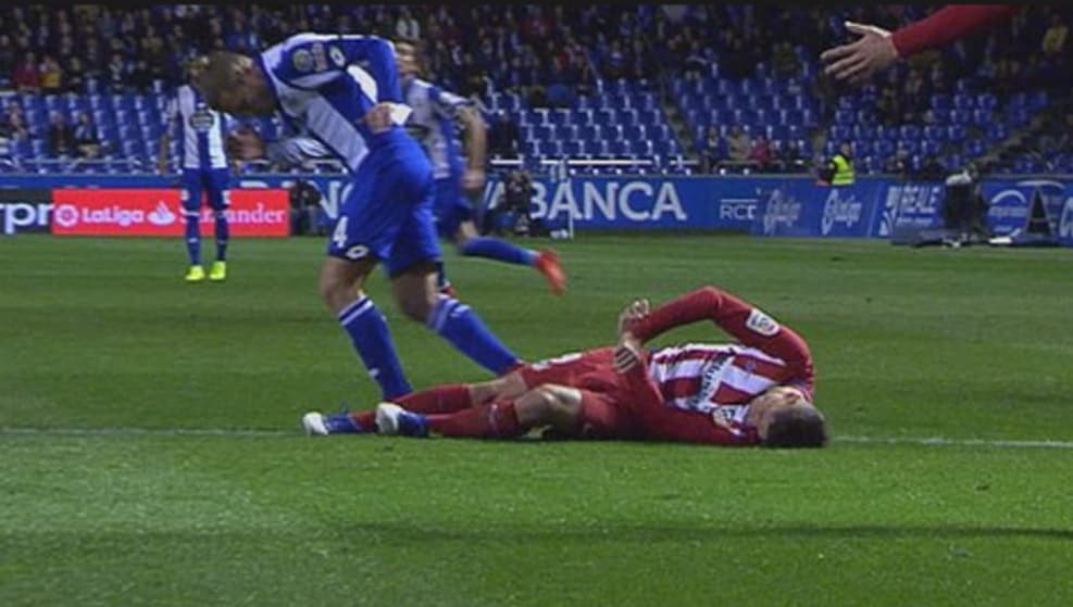 Fue impresionante ver como Torres se encontraba abatido luego del encontronazo.