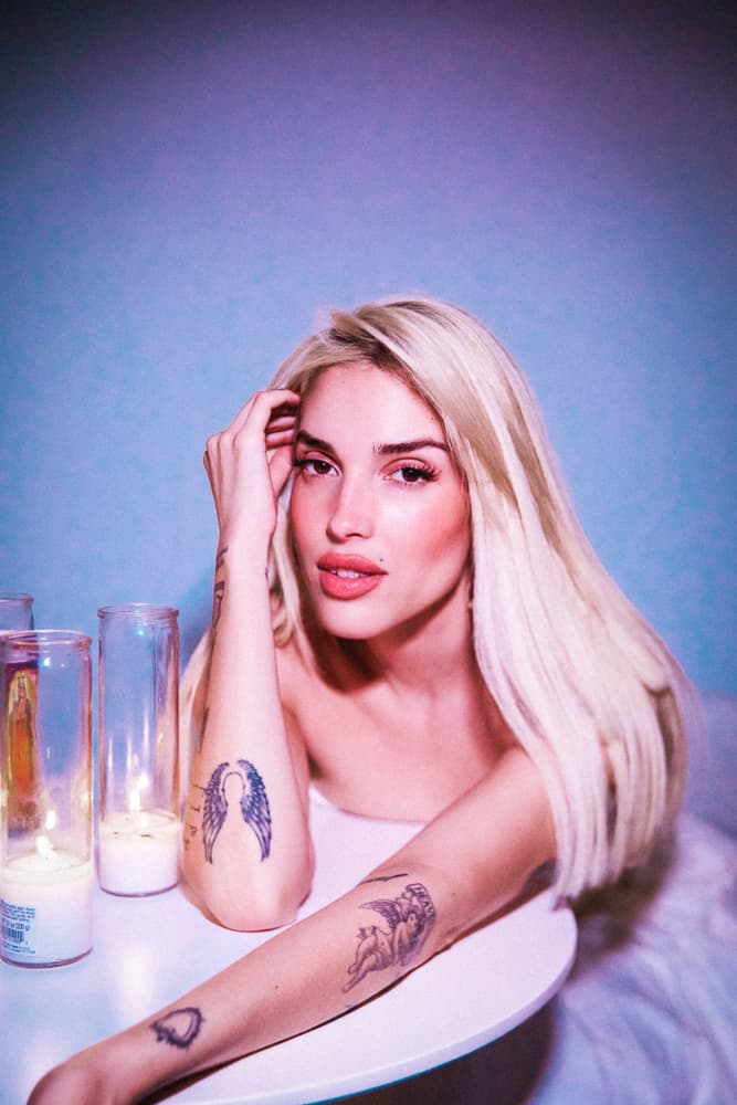 <b>Elena Rose</b> será presentadora de Premios Juventud 2024.