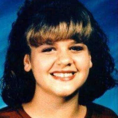 <h3 class="cms-H3-H3">Cayce Lynn McDaniel </h3>
<br>
<br>El 17 de agosto de 1996, Cayce Lynn McDaniel, entonces de 14 años, 
<a href="https://www.fbi.gov/wanted/kidnap/cayce-lynn-mcdaniel" target="_blank">fue reportada como desaparecida de su residencia en Milán, Tennessee</a>, luego de ser dejada en su vivienda después de una función en la iglesia. 
<br>
<br>En octubre de 2019 un gran jurado del condado de Gibson, Tennessee, acusó a una persona de la violación y el asesinato de Cayce, aunque no se han encontrado sus restos. 
<br>
<br>En la actualidad McDaniel tiene 39 años.