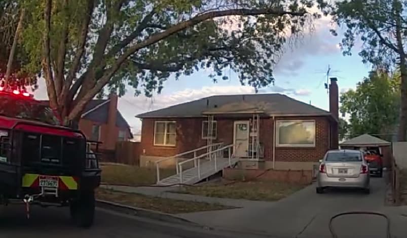 Vecino denunció que un hombre estaba prendiendo fuego a la valla que divide sus casas poniendo en riesgo a todos.