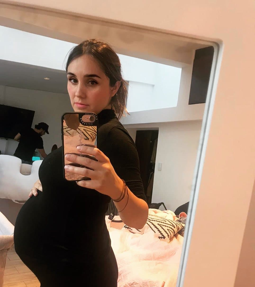 "La verdad 
<b><a href="https://www.reforma.com/vive-dulce-maria-maternidad-complicada/ar2133696?v=2" target="_blank">viví un embarazo muy difícil</a></b>, soy mamá primeriza", relató al diario mexicano Reforma, en una entrevista a principios de año.