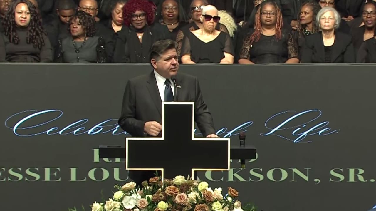 J.B. Pritzker, gobernador de Illinois, rinde homenaje al Reverendo Jesse Jackson