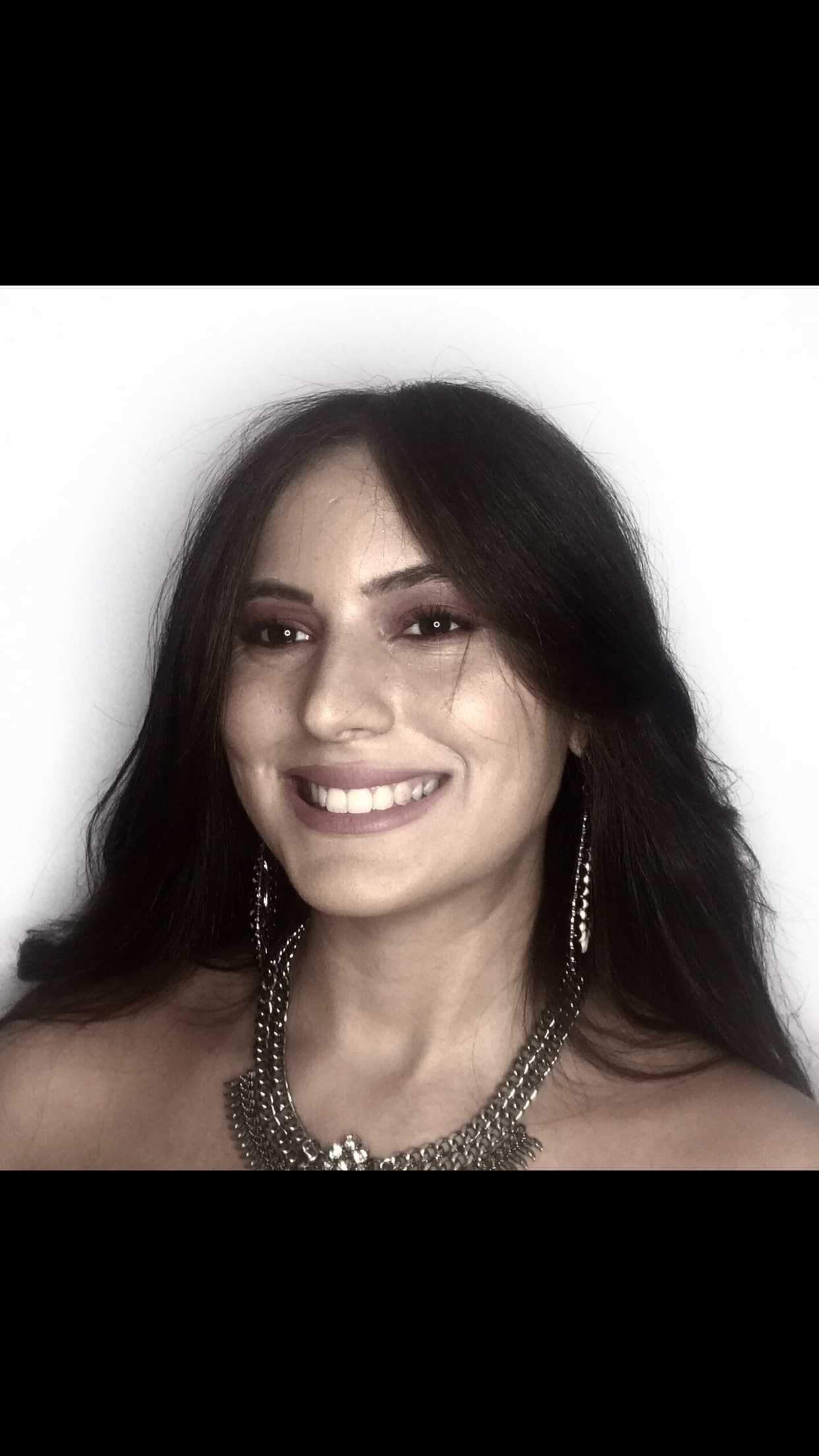 Nahbi, 27 años, República Dominicana. Se desempeña como asisitente administrativo y ama la playa.