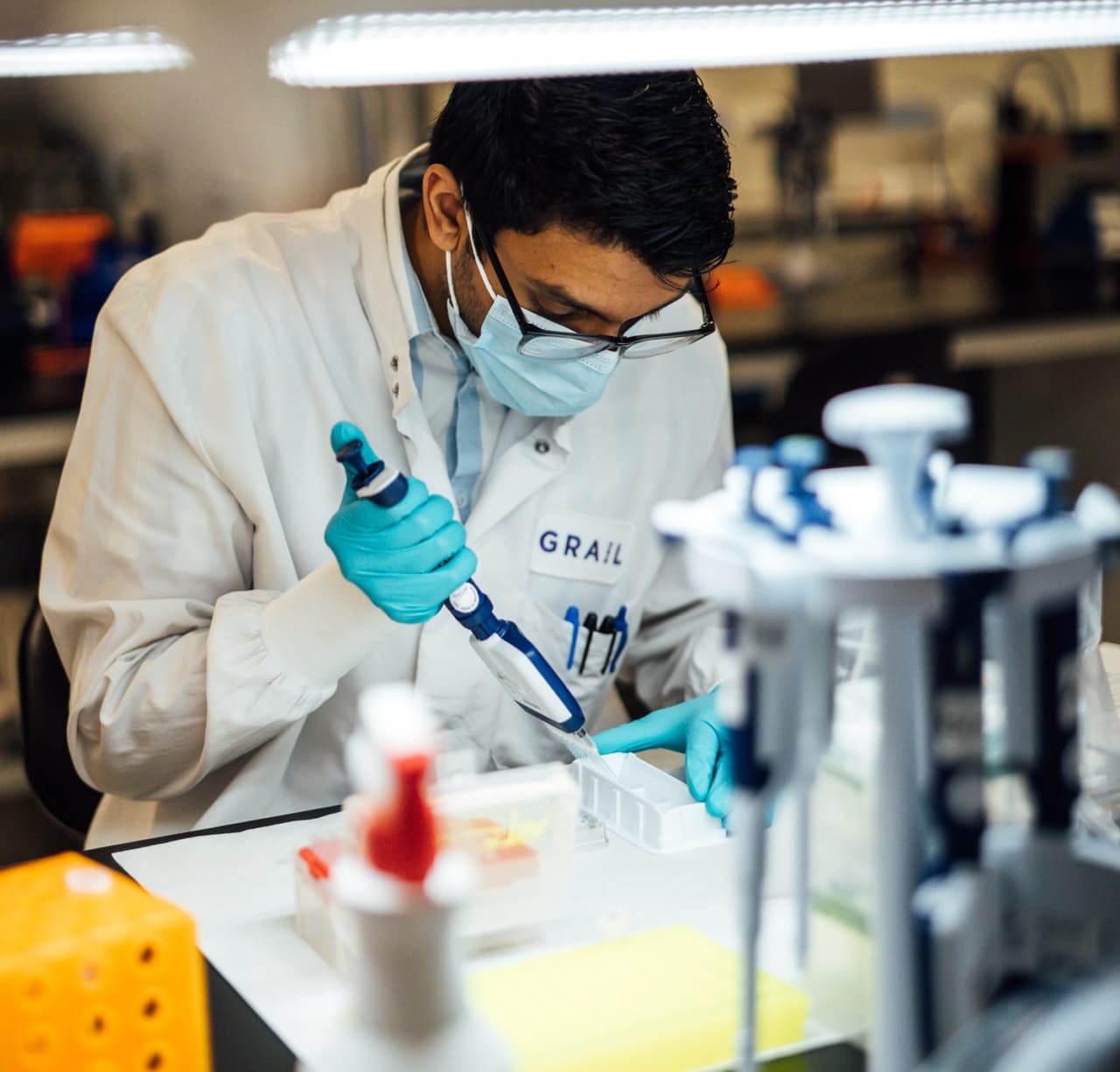 A través de complejas secuencias de ADN y algoritmos, la prueba alberga la promesa de detectar el cáncer en sus etapas iniciales cuando en muchos casos no presenta síntomas y es más tratable.