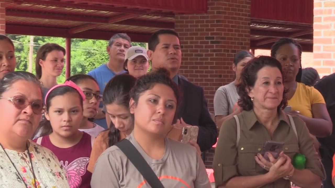 Violencia por armas preocupa a hispanos al inicio del año escolar en Georgia