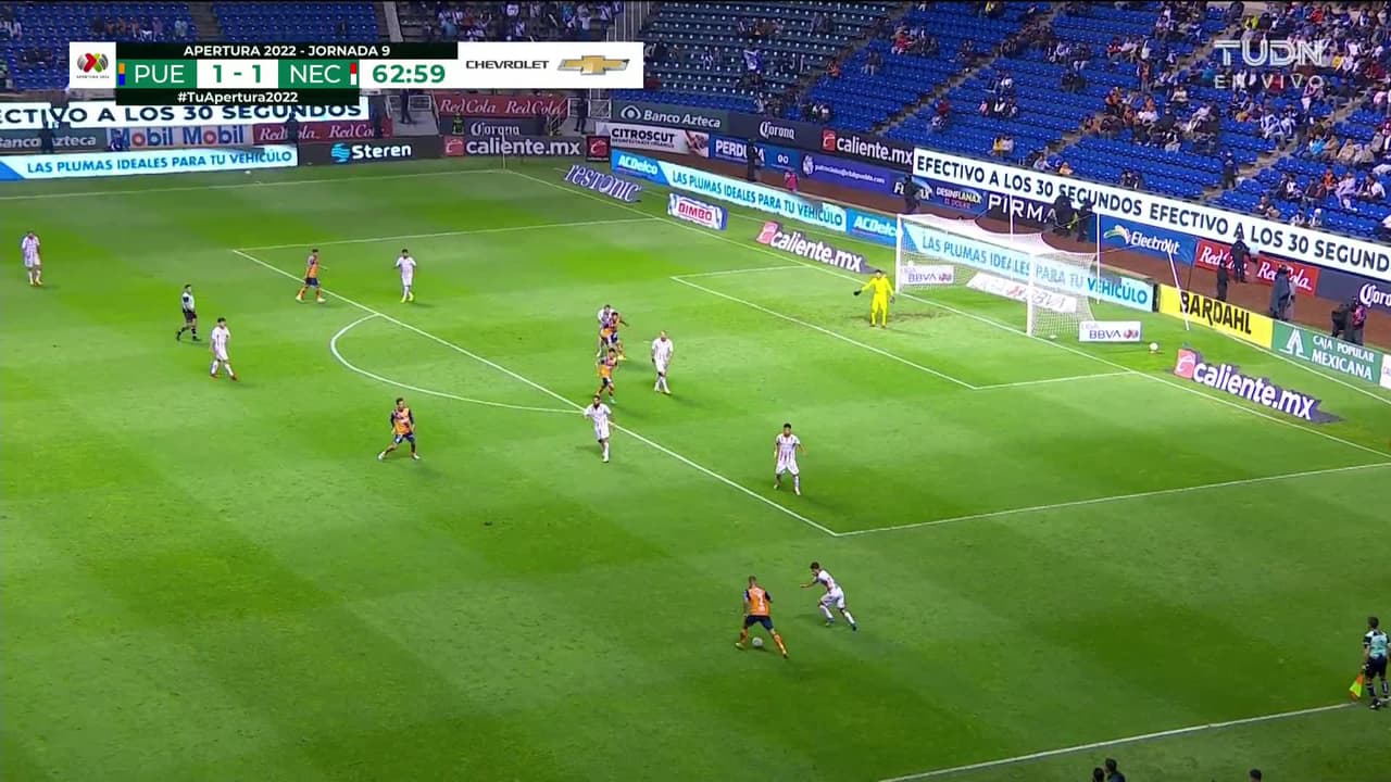 ¡GOL!  anota para Puebla. Jordi Cortizo