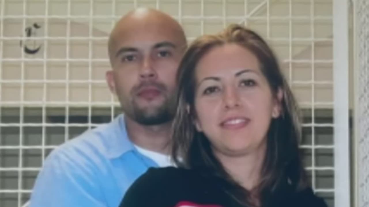 La historia de amor de un preso condenado a muerte y la mujer que lo dejó todo para casarse con él