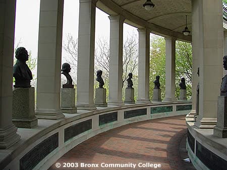 Cuomo ordena el retiro de los bustos de Robert Lee y Stonewall Jackson en la universidad estatal CUNY