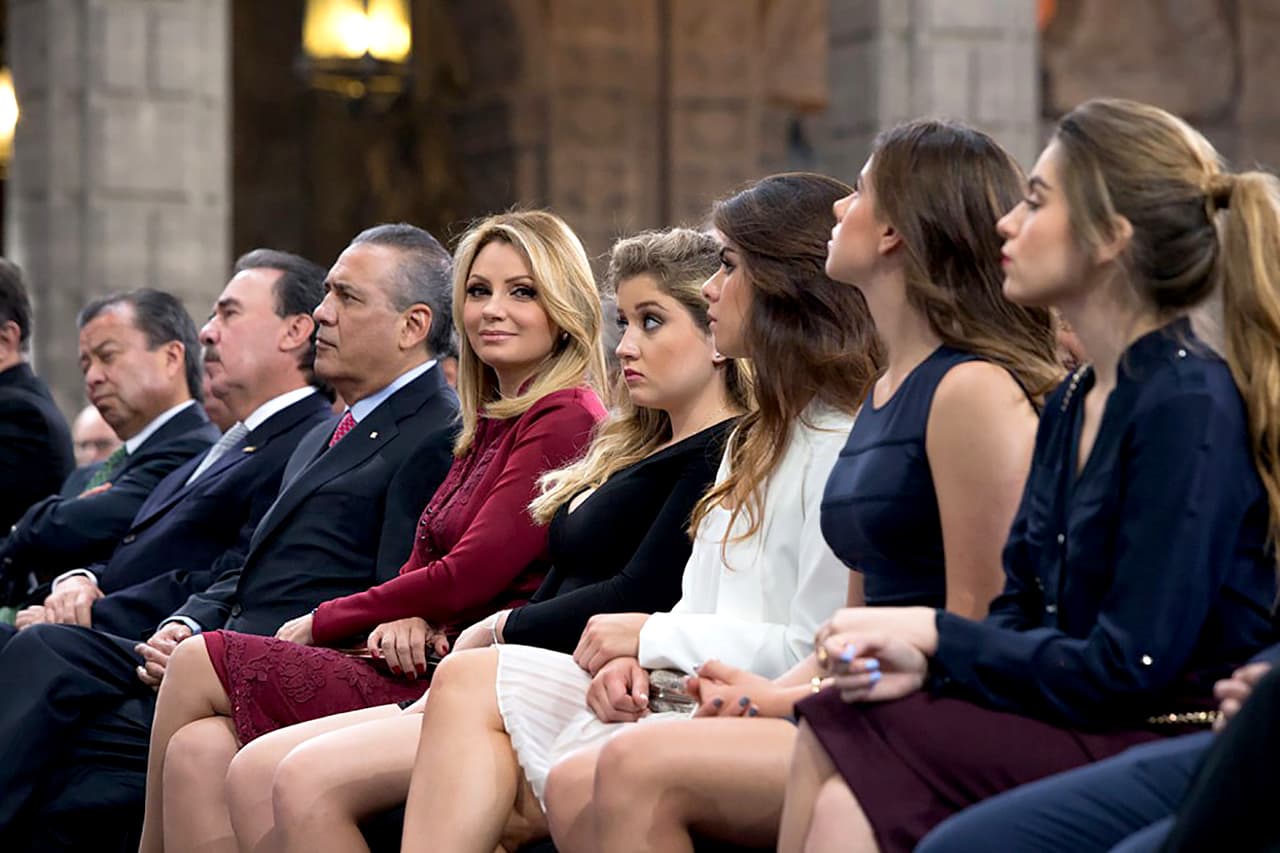 La villana de las telenovelas salió en defensa de su amiga y aseguró que Angélica Rivera sí hizo cosas por los mexicanos. 
<br>