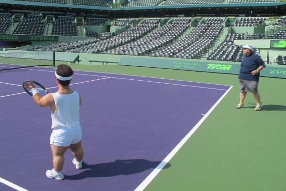 A jugar tenis con El Gordo y La Flaca