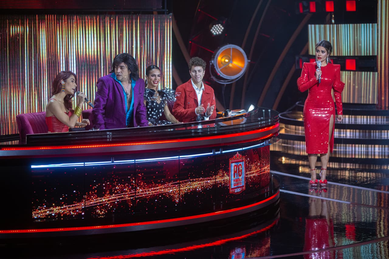 Los cuatro se encontraron en varias ocasiones entre "la espada y la pared" al tener que elegir entre los talentosos niños que pasan por el escenario del reality.