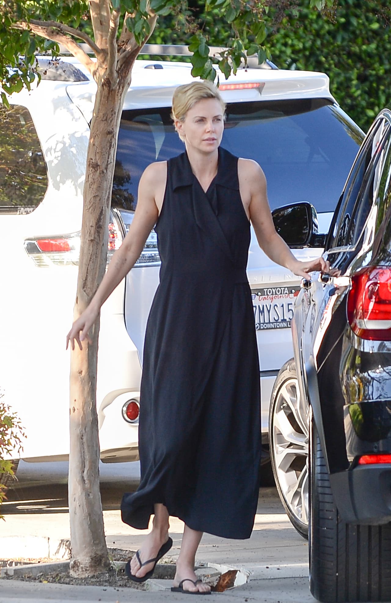 Charlize nos dejó ver una vez más a su bebita.