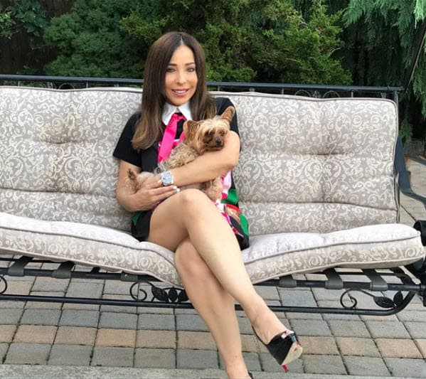 Además, reveló en la plataforma que está trabajando en diseños para ropa canina: "Muy pronto mi línea de ropa de perros".