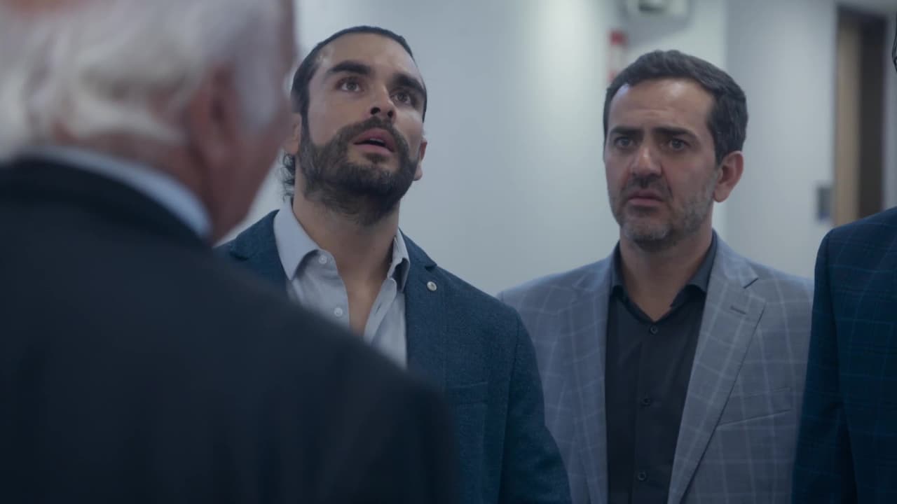 Es el miembro de la familia Larios más preocupado por lo que pueda sucederle a Leonora.