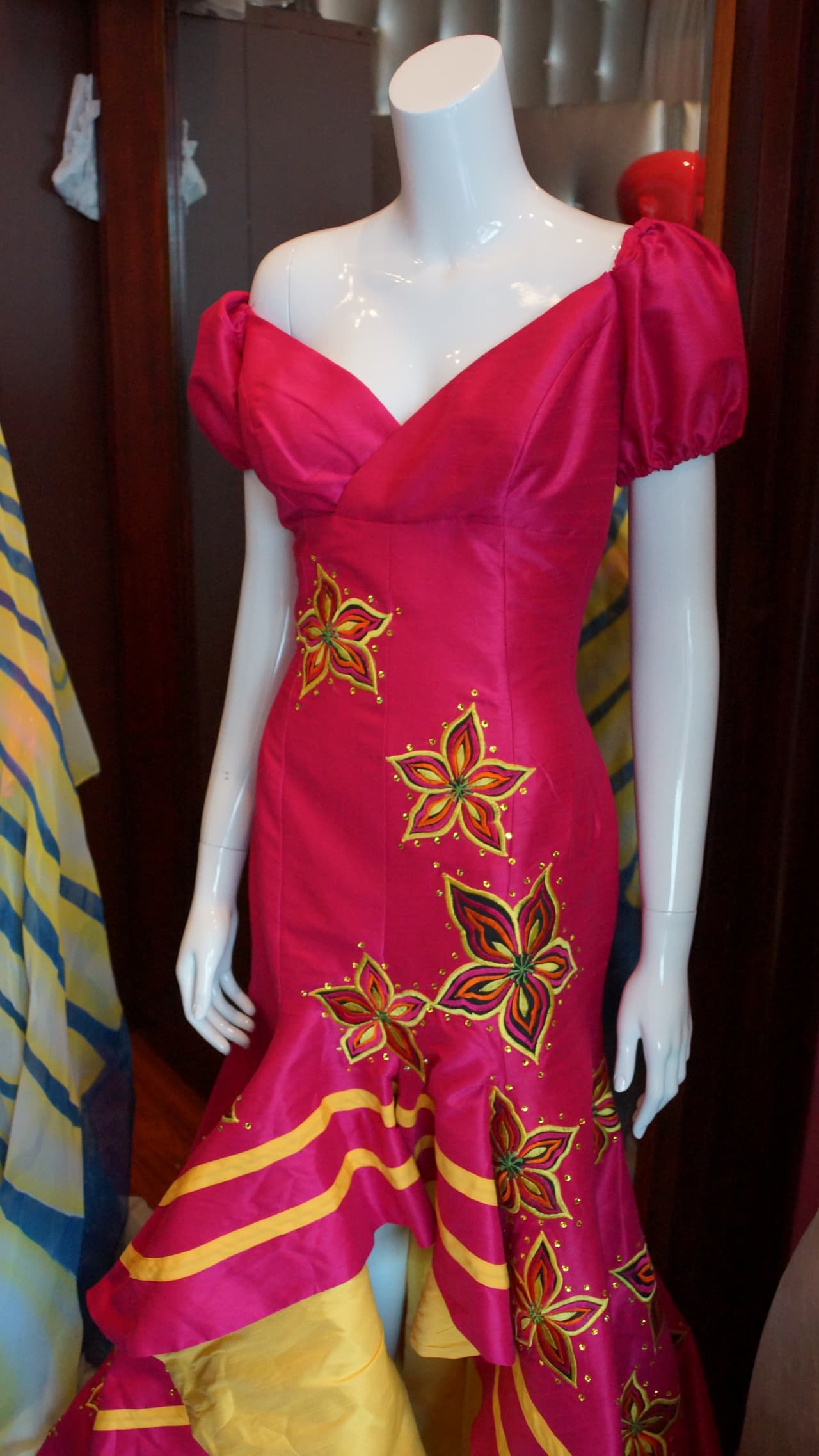 Él fue quien hizo el último vestido que usó 'La diva de la banda' y que fue encontrado en el lugar del accidente, lo que describe como uno de los momentos más tristes.