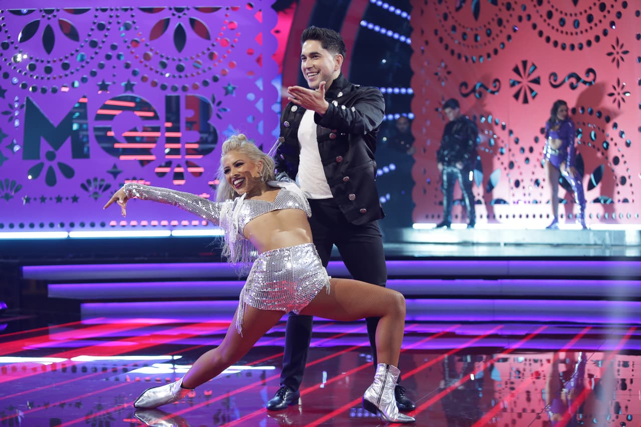 También se animó a realizar cargadas con su bailarina, siendo eso una de las característics principales de la 'quebradita'.