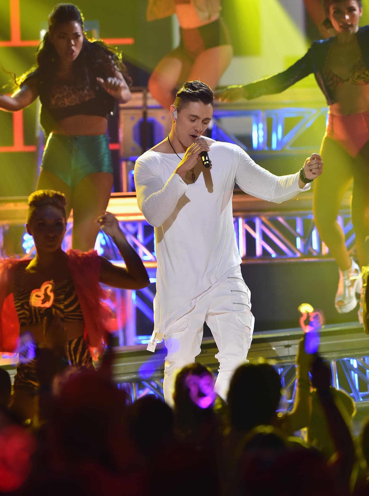 El blanco es uno de los colores a los que Justin Bieber ha sabido sacarle mucho provecho.