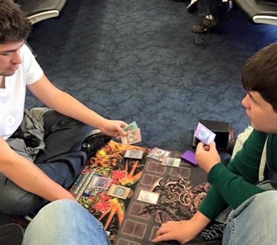 Confirmó que su hermano Alejandro también se alejó de su padre en solidaridad con Sebastián por la forma en que lo trató.
<br>