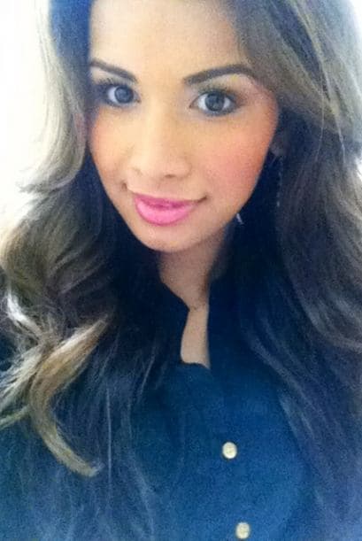 A través de las famosas fotos 'selfies' es como nuestra reina mantiene una estrecha relación con sus seguidores. Este tipo de fotos se han convertido en un fenómeno y no hay quién no se haya tomado una. Ahora puedes subir la tuya con el hashtag #NBLselfie para ganar un kit de belleza, los detalles aquí