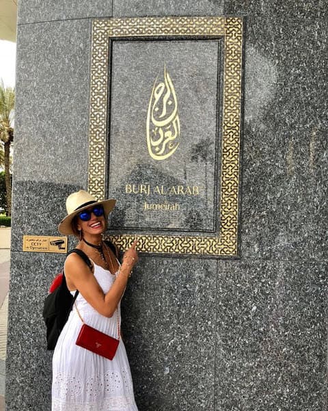 Primero Raúl de Molina se fue de vacaciones a Grecia, pero ahora tocó el turno de Lili Estefan para tomarse unos días de vacaciones, ella se encuentra en la lujosa ciudad de Dubai en los Emiratos Árabes.