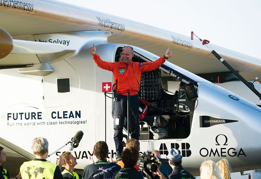 El piloto suizo Bertrand Piccard recorrió unas 21,700 millas.