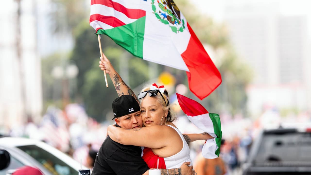 Protesta ‘No Kings’ en Los Ángeles congrega a miles de personas