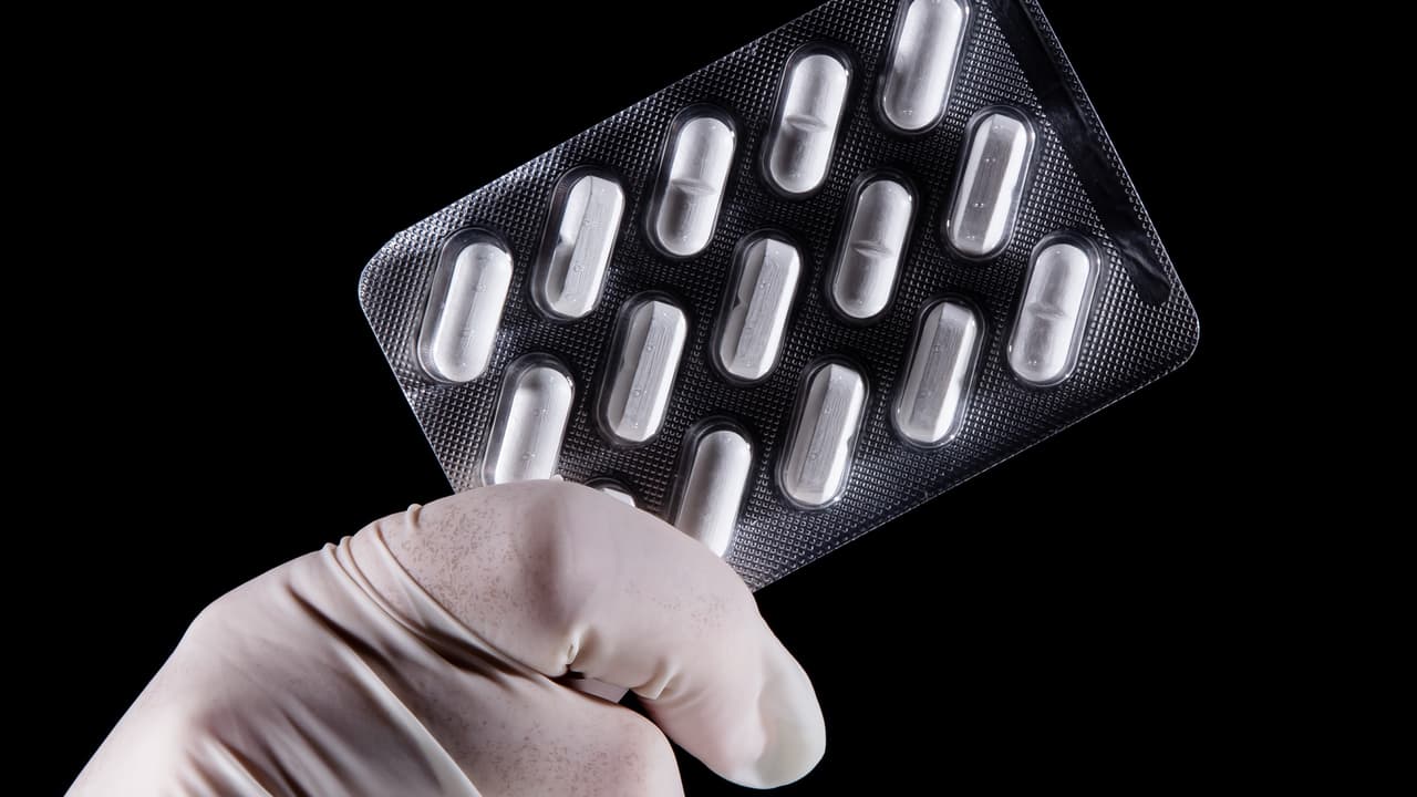 Reino Unido autoriza el uso de una pastilla de Merck para tratar el covid-19